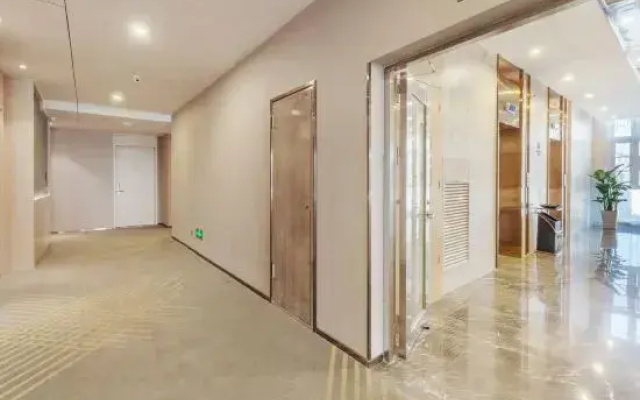 Chao Man Hotel (Zhaoqing Seven Star Crags Scenic Area Agile Plaza Branch)