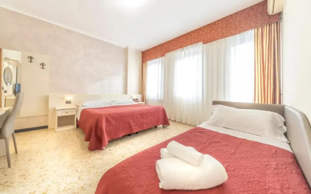 Gold Hotel