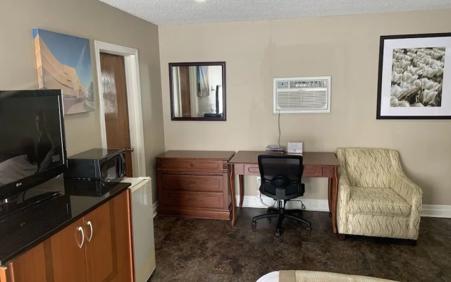 Champlain Motor Inn