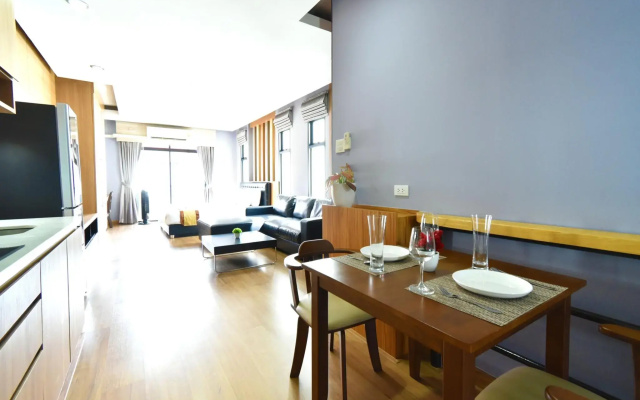 Westo INN Sriracha