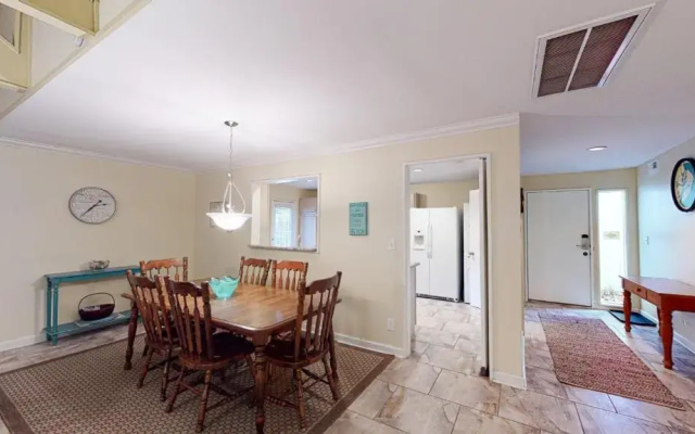 526 Queens Grant