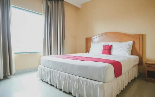RedDoorz Plus near Tugu Tari TheHok Jambi