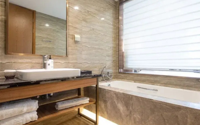 Meixu L Hotel (Zhenjiang Suning Plaza Xijindu Branch)