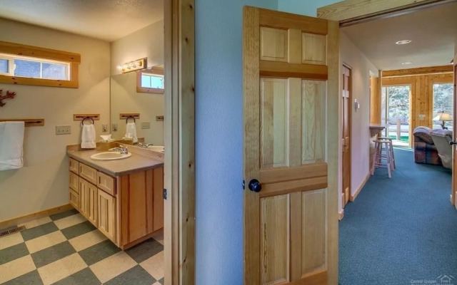 Forest Ridge 2 Bedroom Home by RedAwning