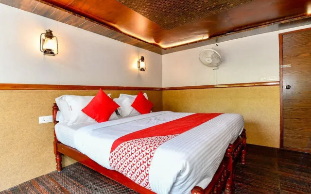 Oyo 24920 Indraprastha Royal Castle Sharing Houseboat