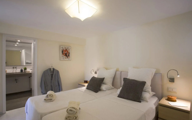 Posh & minimal studio