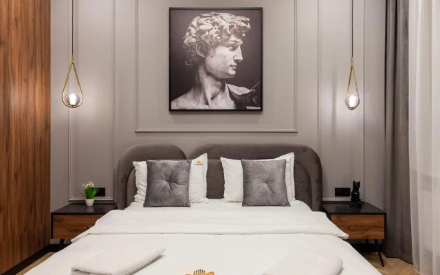 LEOGRAND Apartment on Svobody Avenue 43