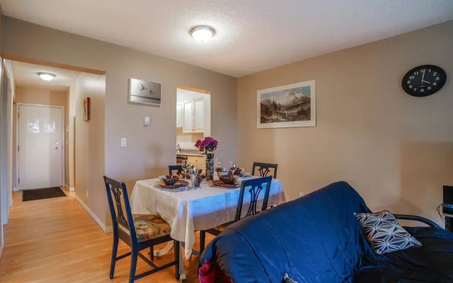 Trendy Dt Condo - 17th Ave+parking, Pets