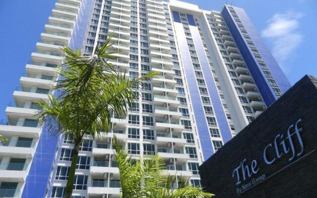 Апартаменты Suntalay The Cliff Apartments Паттайя вид на фасад