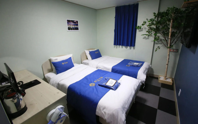 Peanut Hotel