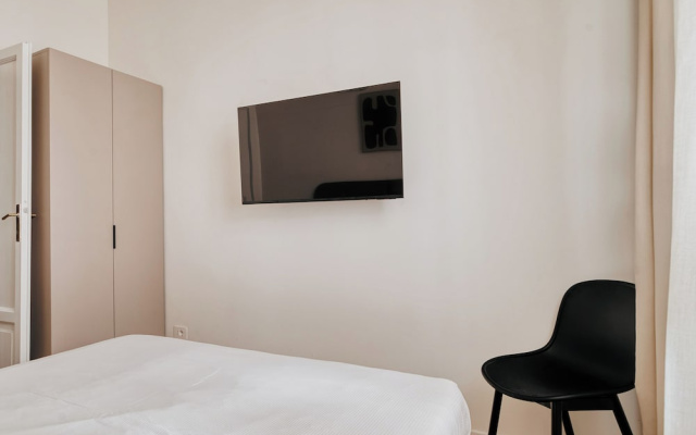 Elegant Flats near Guastalla Gardens