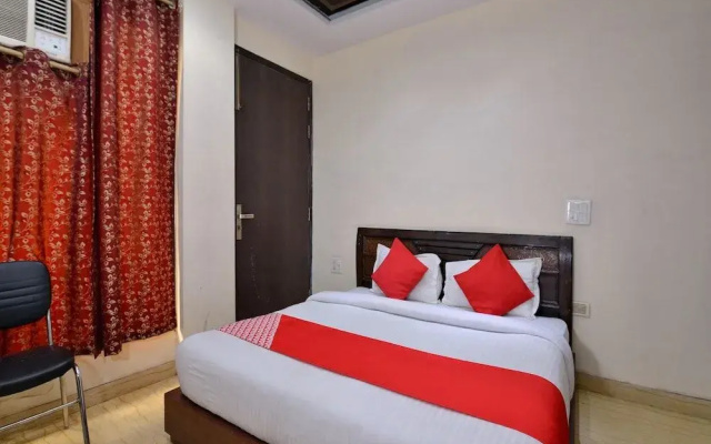 OYO 466 Hotel Lotus B&B
