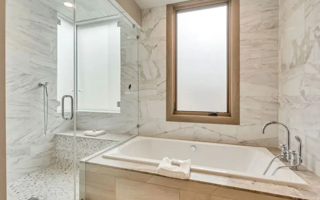 Platinum Two Bedroom 2 Apartment Hotel by RedAwning