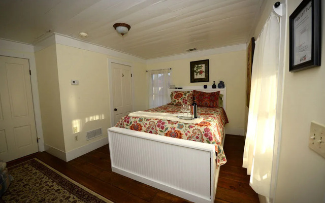 Old Storehouse Inn