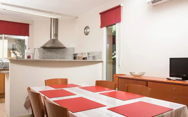 Modern Villa in les Corts With Pool