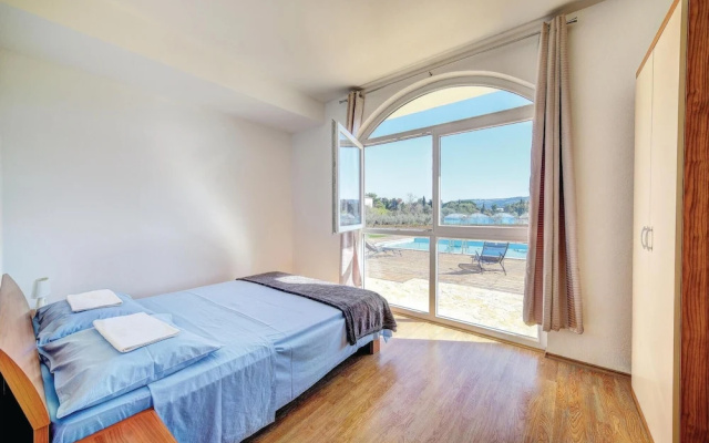 Amazing Home in Divulje With Wifi and 8 Bedrooms