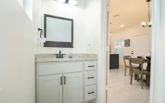Private Townhouse: Close to Everything