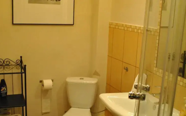 Bedeker Hostel