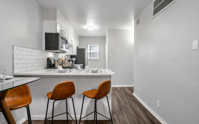 West University- 2BR- Parking- WiFi
