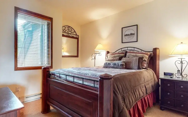 Eagle Run #205 2 Bedroom Condo by Redawning
