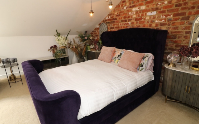 Lincoln 4-beds, Sleeps 13, Hot Tub & Pet Friendly