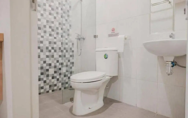 Reddoorz Plus Near Soekarno Hatta Airport Taman Mahkota