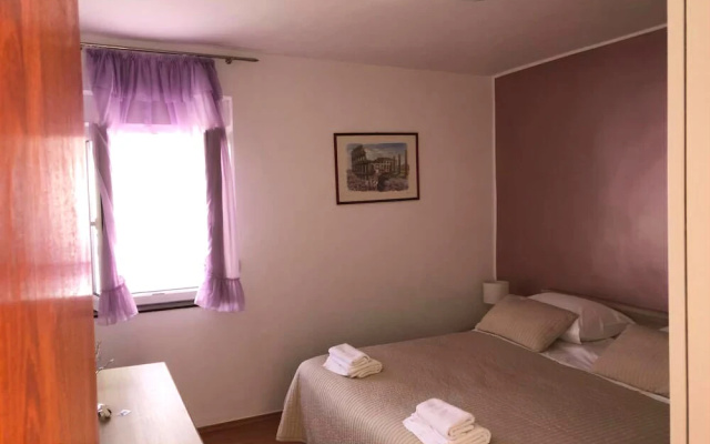 Angelas Apartments