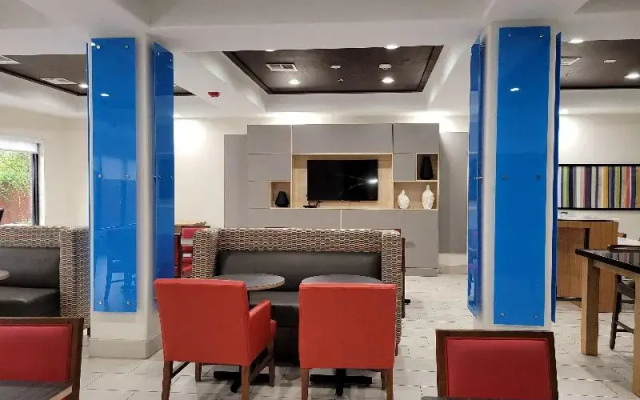 Holiday Inn Express Vidor South