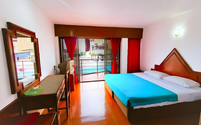 Highfive Hotel