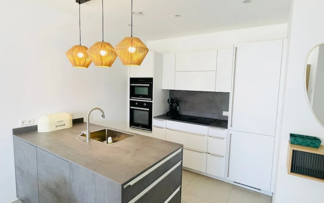 Luxury 1 bedroom. Center Terrace&Parking