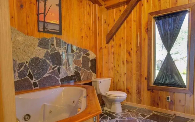 Nautical Getaway 3 Bedroom Home by RedAwning
