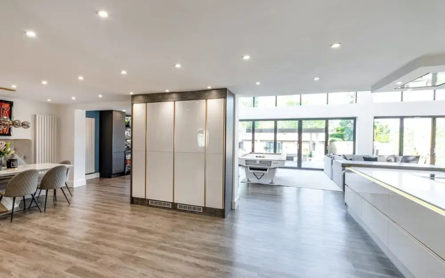 5 Bed Villa-sleeps 10-hot Tub-bar & Pool Table