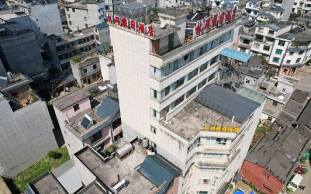 Linshuo Holiday Hotel