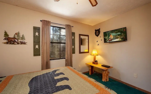 Bearfootin' 3 Bedroom Cabin by RedAwning