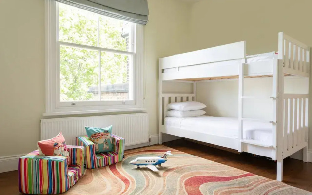 Bassett Road XII by Onefinestay