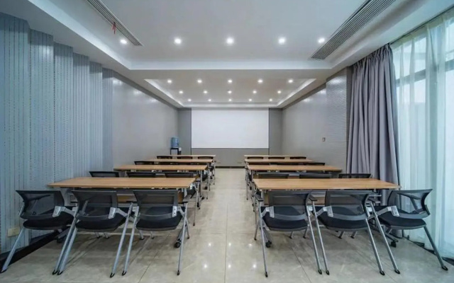 Starway Hotel Nanjing Mochou Lake