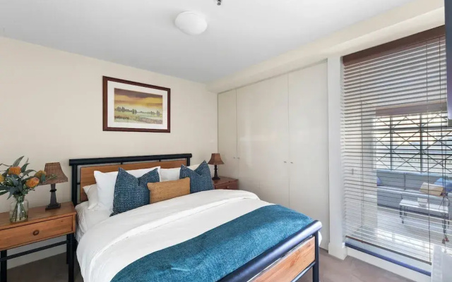1-bedroom Unit in Classic Melbourne CBD Building!