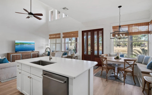 Magnolia Bay 8593