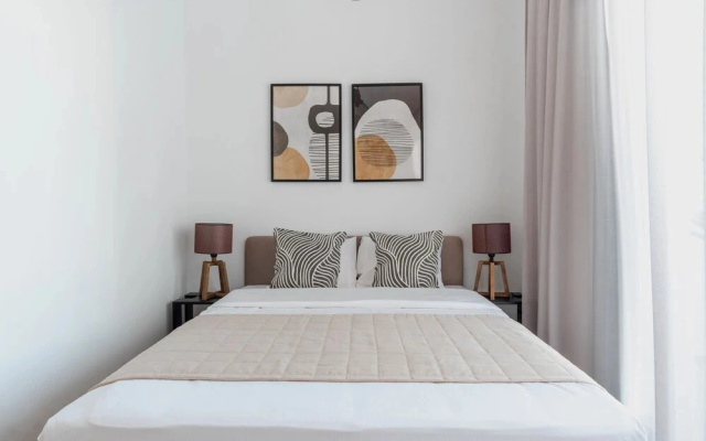 Stunning Two-bedroom Apartment With Balcony