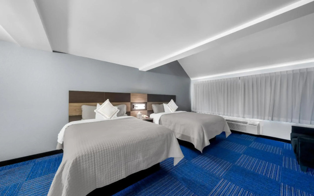 Admiralty Inn & Suites - a Red Collection Hotel