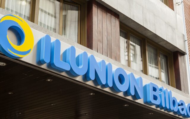 Ilunion Hotel Bilbao вид на фасад