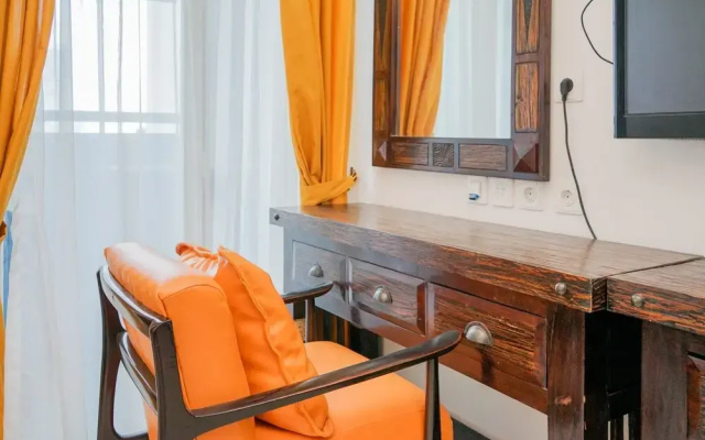Fully Furnished With Comfort Design Studio Roseville Apartment
