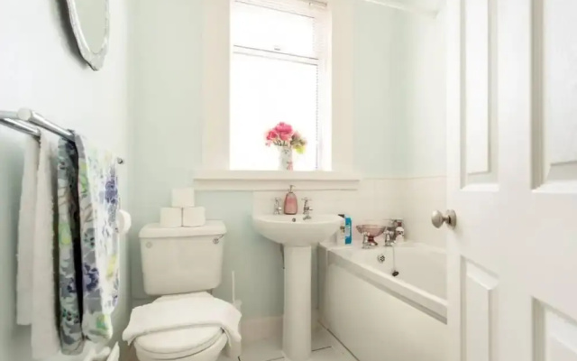 2 Bedroom Flat With Garden
