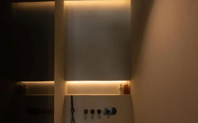 Olea Vouliagmeni Suite