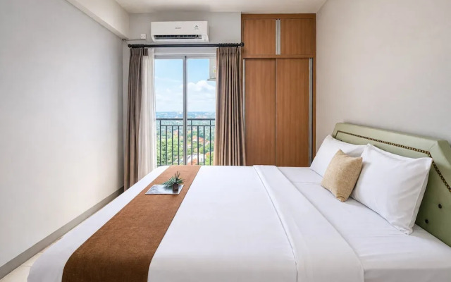 Spacious And Warm Combined Studio Room At Apartment Serpong Greenview