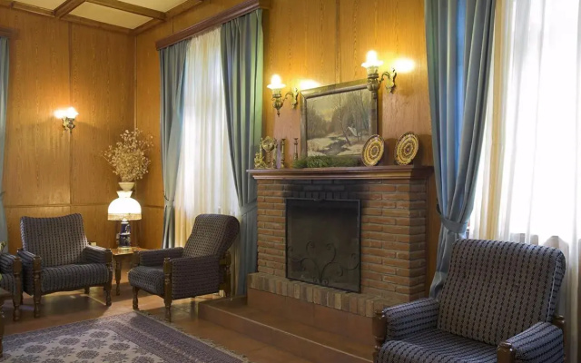 New Helvetia Hotel