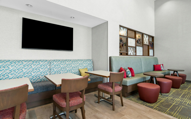 Hampton Inn & Suites Chicago Medical District UIC