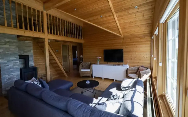 Golden Circle Vacation Home with hot tub & fire place