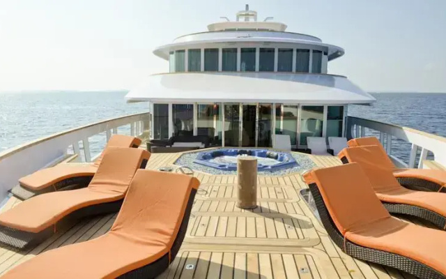 Maldives Crown