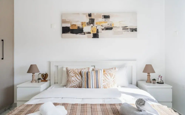 Doria 2-Bedroom Apartment & Balcony in Larnaca